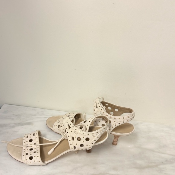 Stuart Weizmann sz 8.5 Circular strappy studded kitten heels in cream leather - Picture 4 of 4